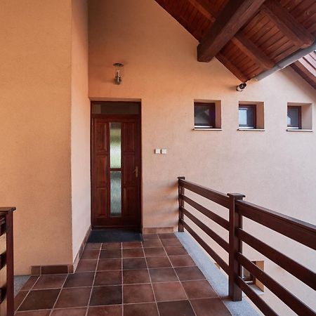 Lujza Apartman Goedoello Apartment Ngoại thất bức ảnh