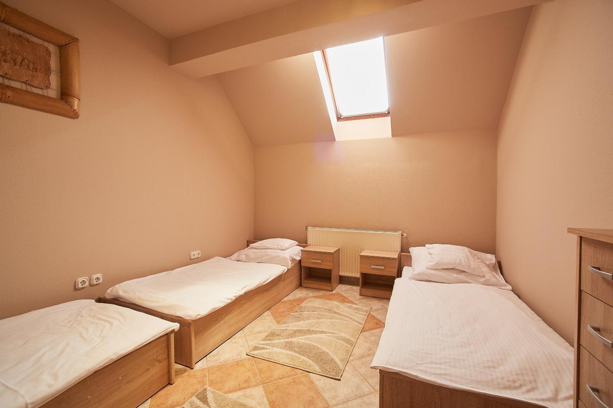 Lujza Apartman Goedoello Apartment Ngoại thất bức ảnh