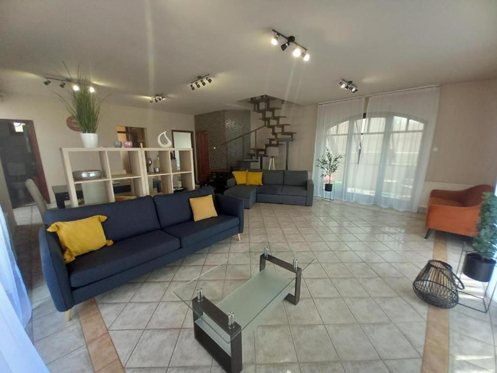 Lujza Apartman Goedoello Apartment Ngoại thất bức ảnh
