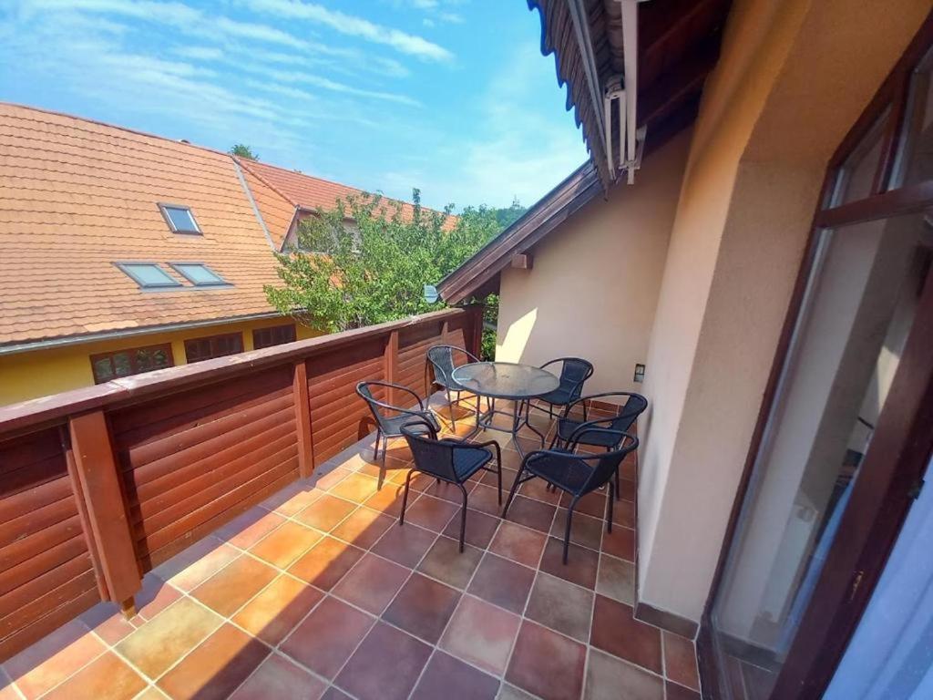 Lujza Apartman Goedoello Apartment Ngoại thất bức ảnh